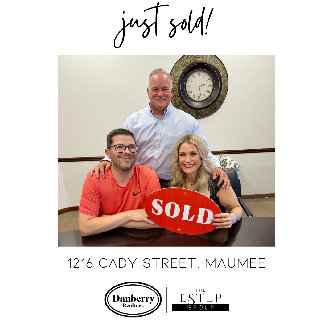 Scott_Estep's tweet photo. I love helping first-time buyers! Congratulations to Kayla and Brian on the purchase of their beautiful home. Maumee just became an even better place to live! 🙌🏻 https://t.co/8RrRNHthgf