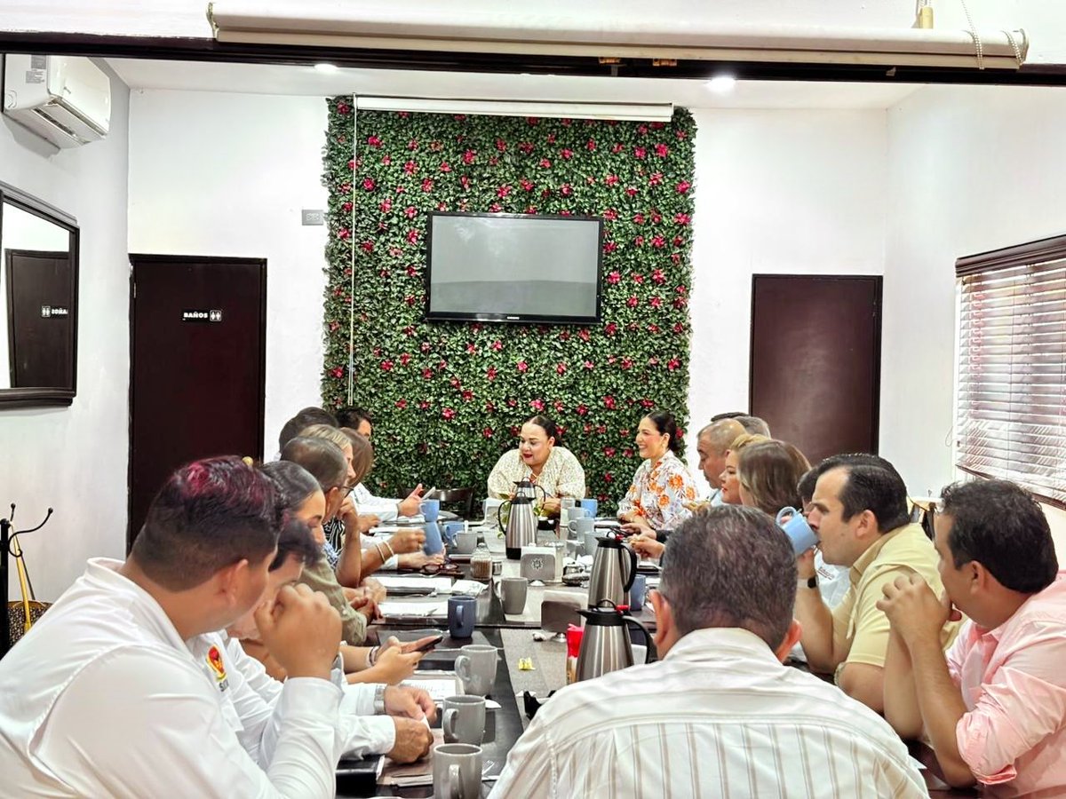 CobaesZonaO2's tweet photo. #NoticiasCobaes | El coordinador ejecutivo de @CobaesZonaO2, Roberto Espinoza, participó en la Reunión del Comité de Apoyo Subdelegacional en Guasave, fortaleciendo la coordinación entre instituciones para impulsar acciones en beneficio de la comunidad. https://t.co/8WWXdIaZdh