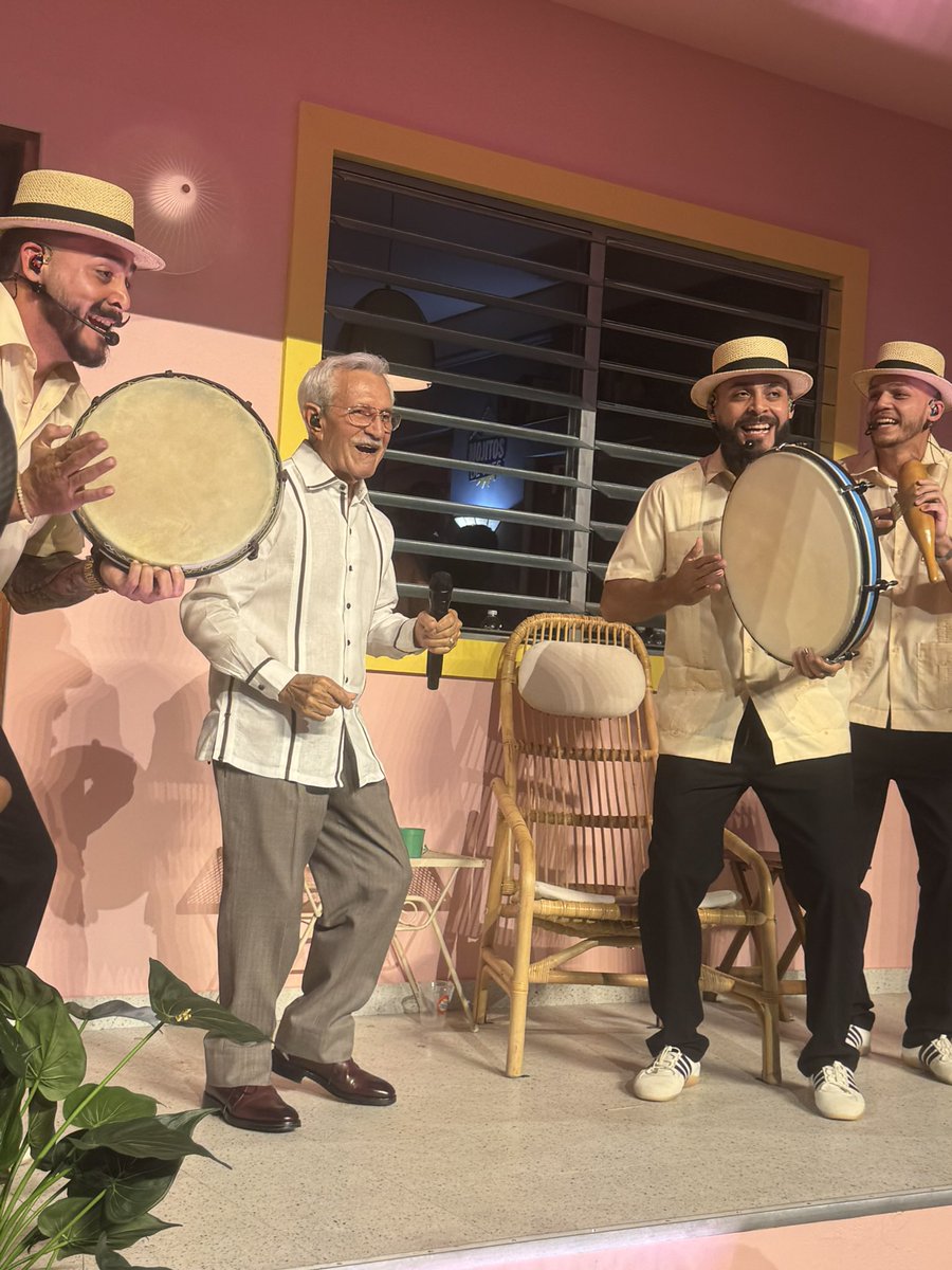Yadeth's tweet photo. Este es mi momento de volver a publicar estas fotos. Hay excusa.

Para todos los españoles: Aquí las fotos de un viejito en la casita. ¡No jod… más! https://t.co/xLB8nmnxgp