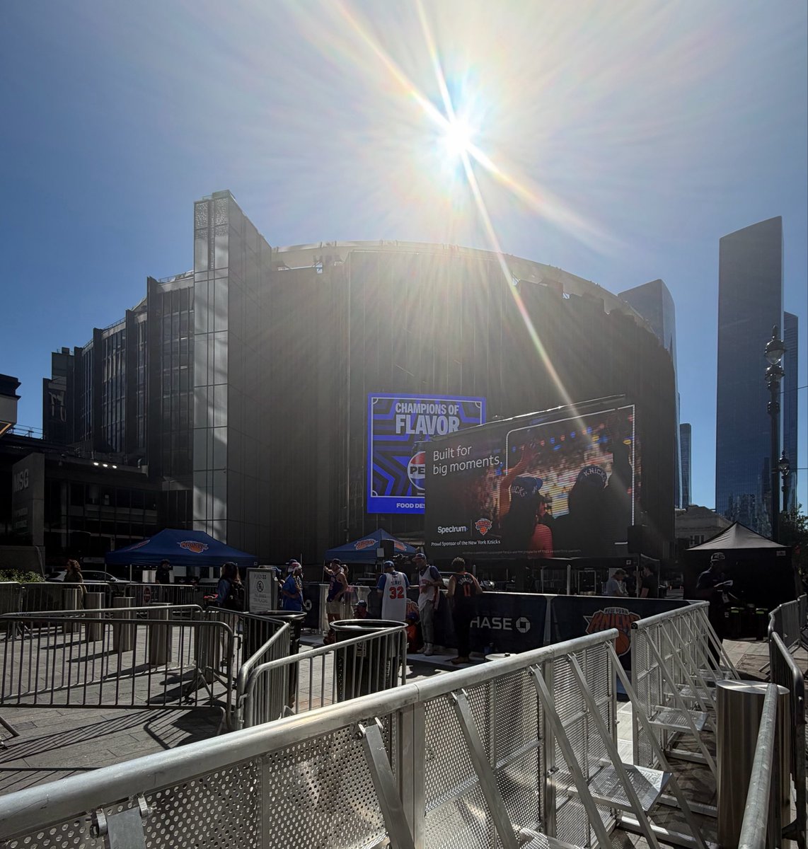 MHause's tweet photo. Four hours from tip-off, the city is buzzing. 

#knicks https://t.co/fze2OQekRH