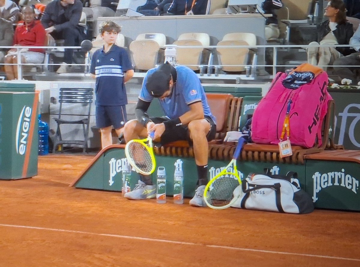 NeoDroogie's tweet photo. Berrettini :(( j'ai trop de peine le pauvre il est toujours blessé https://t.co/nLRw7QnJtE