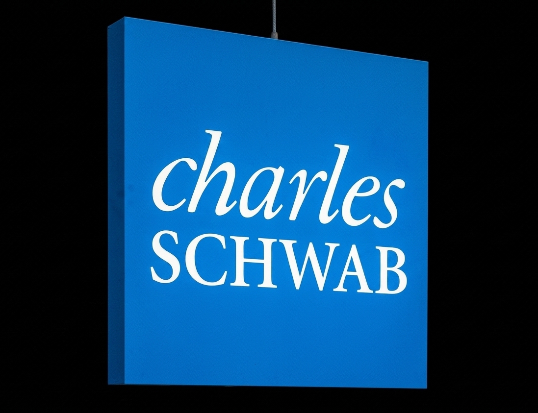 BitcoinArchive's tweet photo. BREAKING: Saylor sales did NOT trigger Bitcoin dump; market was losing momentum — Charles Schwab https://t.co/aM3KAbVSW7
