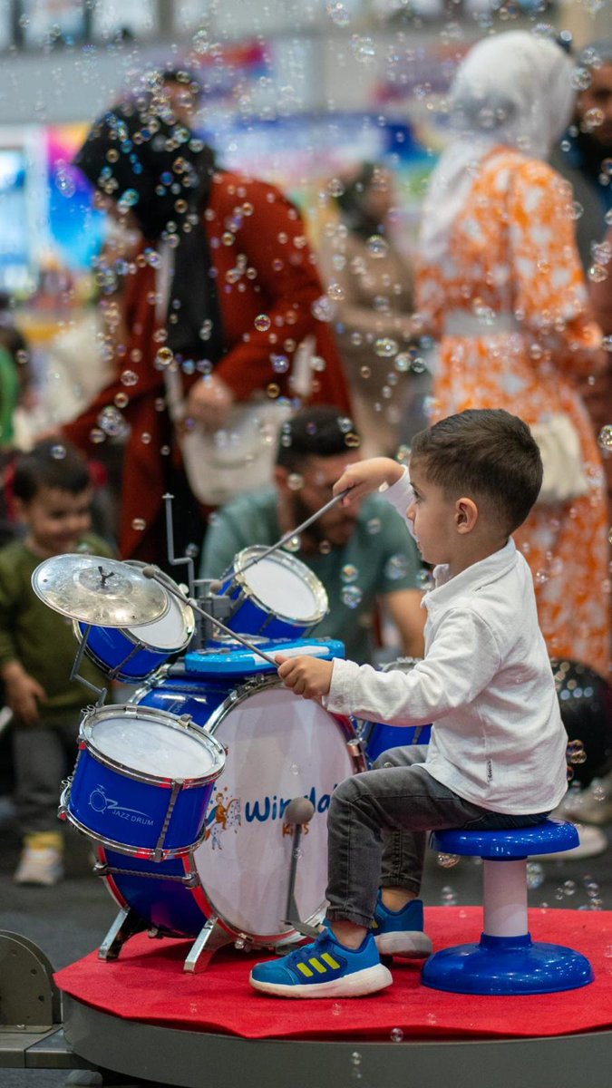 KAGESSpork's tweet photo. KAGES (Karacadağ Gençlik Kültür ve Spor Derneği) talebeleri, Şanlıurfa Fuar Merkezi’nde düzenlenen Çocuk Festivali’nde unutulmaz bir gün geçirdi. Birbirinden renkli etkinlikler, eğitici atölyeler ve sosyal aktivitelerle dolu festival programında öğrenciler hem eğlendi hem de yeni deneyimler kazanma fırsatı buldu. Çocukların mutluluğu ve heyecanı gün boyunca yüzlere yansırken, etkinlik sosyal birliktelik ve kardeşlik duygularının güçlenmesine de katkı sağladı.