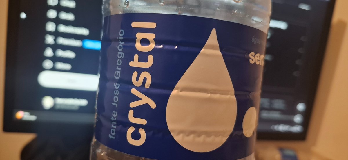 1024buffer's tweet photo. Qual o problema com a agua crystal https://t.co/Dd5NFCFbjG