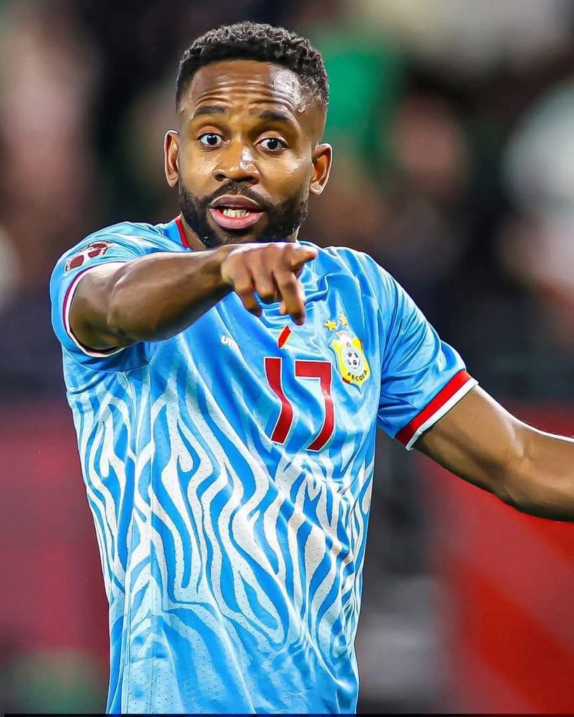 ArcadeCBG's tweet photo. Suis choqué par le niveau affiché par Bakambu dans ce match… 😳

Le face-à-face qu’il manque en première mi-temps ? Franchement, même ma grand-mère l’aurait mis au fond des filets.🥅

On attend beaucoup plus d’un attaquant de son expérience😒

#RDC #Léopards #Bakambu #Football https://t.co/iYo29zS9pV