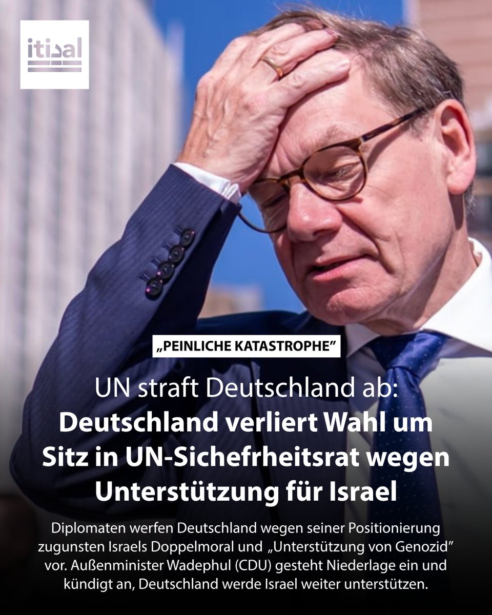 Tarek_Bae's tweet photo. Es ist eine historische Niederlage. Deutschland scheiterte heute zum ersten mal in seiner Geschichte mit der Kandidatur für einen nicht ständigen Sitz im UN-Sicherheitsrat für die Jahre 2027 und 2028. In der Regionalgruppe Westeuropa und andere Staaten (WEOG) trat Deutschland für einen von zwei Sitzen an. Bei der Wahl durch die UN-Generalversammlung erhielt Portugal 134 Stimmen, Österreich 131 und Deutschland nur 104 Stimmen. Damit verfehlte Deutschland deutlich die erforderliche Zweidrittelmehrheit von mindestens 129 Stimmen und schied bereits im ersten Wahlgang aus.

Warum Deutschland so von der Welt abgestraft wird? Es ist vor allem Deutschlands Unterstützung Israels.

Der deutsche Außenminister Johann Wadephul (CDU) räumt vor der Presse ein: „Die Tatsache, dass Deutschland im Nahost-Konflikt immer eine besondere Verantwortung gegenüber Israel übernehmen muss, könnte ebenfalls Stimmen gekostet haben.“ Davon abrücken werde Deutschland aber nicht, so Wadephul.

Die Nachrichtenagentur Anadolu Agency ordnet ein: „Deutschland ist es nicht gelungen, einen nicht-ständigen Sitz im UN-Sicherheitsrat zu gewinnen, eine seltene diplomatische Niederlage, die weitgehend auf den internationalen Gegenwind wegen Berlins bedingungsloser Unterstützung Israels zurückgeführt wird.“

Trita Parsi vom Quincy Institute erklärt: „Deutschlands Außenpolitik war nichts anderes als eine peinliche Katastrophe. Angefangen bei seiner Unterstützung für den Völkermord in Gaza. Deshalb bin ich keineswegs überrascht, dass Deutschland seinen Antrag auf einen Sitz im UN-Sicherheitsrat verloren hat. Tatsächlich ist es gerecht, dass Deutschland verloren hat.“

Der ehemalige UN-Mitarbeiter und Menschenrechtsanwalt Craig Mokhiber sieht in Deutschlands Niederlage „einen seltenen Moment der Gerechtigkeit in der UN-Generalsversammlung“. Grund dafür sei „Deutschlands skandalöse Unterstützung für den Völkermord in Palästina“, so Mokhiber. 

Der Völkerrechtler Stefan Talmon betont: „Nach Deutschlands Reaktionen auf die Ereignisse in Gaza, Venezuela, Libanon und Iran konnte niemand glauben, dass ‚seine oberste Priorität die Achtung der Regeln des Völkerrechts‘ sein würde, falls es gewählt würde.“