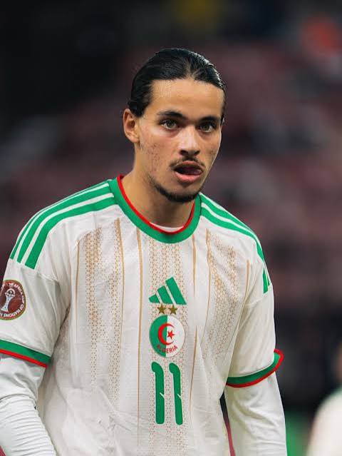 TheDzGunner's tweet photo. Je pense à tous ces groundhoppers, bobo du foot qui idolâtrent les Pays-Bas et leur “culture foot” (que j’adore au passage)… qui voient aujourd’hui la nation qu’ils détestent le plus, c’est à dire l’Algérie, leur marcher dessus à Rotterdam.
C’est trop marrant 🤣
#Algerie https://t.co/9cZeh2rIwL