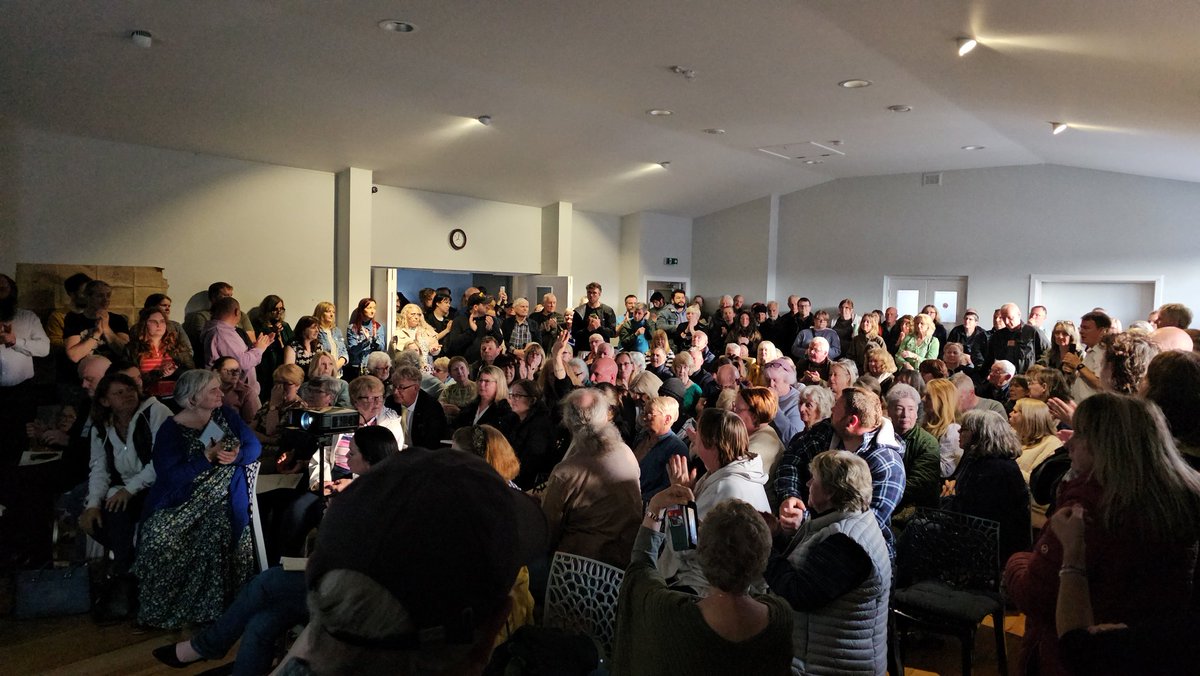 SimonForrest11's tweet photo. Tonight's meeting in Auchtertool about the 600MW AI data centre.
Fifers are furious. Looks like Fife Council fast-tracking data centre despite it:
- Consuming half of Scottish household electricity
- No Environmental Impact Assessment EIA
- Looking like it has landed from space https://t.co/sNm9p3Gy83
