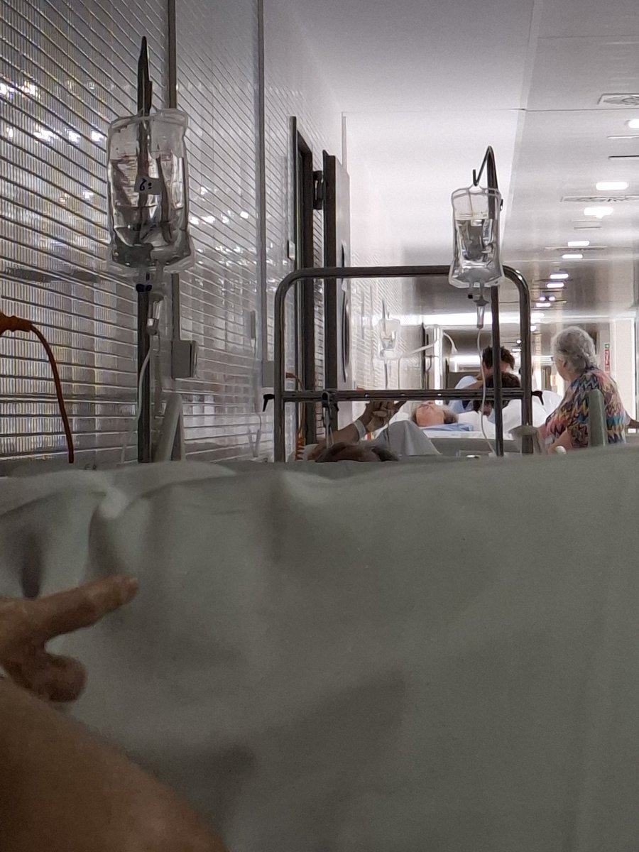 cartaginense51's tweet photo. La situación se ha desbordado hoy miércoles 3 de Junio 2026, en el Hospital Santa Lucía de Cartagena.
Esto sufrimos frecuentemente los usuarios de la sanidad pública.
Por repetido y frecuente no es menos grave, no es menos doloroso, no es normal.
#Cartagena no se merece esto: https://t.co/Wb4CjlDnqK