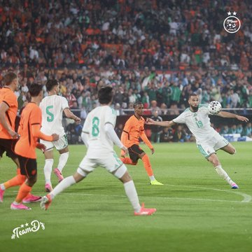 FallSeason_ALG's tweet photo. 🇳🇱🇩🇿 لقاء اليوم الجزائر: 1  هولندا : 0
🩸أول نقطة التحكيم رجل المقابلة ، جنة التحكيم الأوروبي 
       مقارنة مع  جحيم التحكيم الإفريقي ، الدي هو السبب 
       الرئيسي في عدم التألق الإفريقي في البوطولات العالمية ، 
      لأن لا يستطيع أن  يعتمد الخشونة و التحيز التحكيم الإفريقي 
🩸ثاني نقطة لانملك جناح أيسر بعد إستغناء المدرب على 
      بلايلي ، لا عمورة ولا بولبينة بإمكانهم تعويض بلايلي أو حتى 
      بونجاح 
🩸ثالت نقطة  بالغالي كان أفضل من أشرف عبادة الدي ، لازال 
      ناقص تجربة على المستوى العالي ولا يمكن الإعتماد عليه 
      أساسي