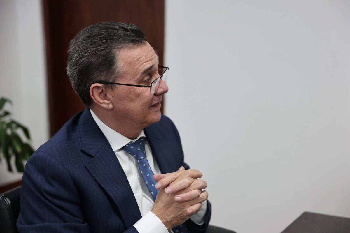 ces_ec's tweet photo. ➡️ | Durante el encuentro, se intercambiaron criterios orientados a fortalecer la articulación institucional y consolidar una oferta académica pertinente, alineada al desarrollo científico, tecnológico y productivo del país. https://t.co/wpcFYSv1Cl