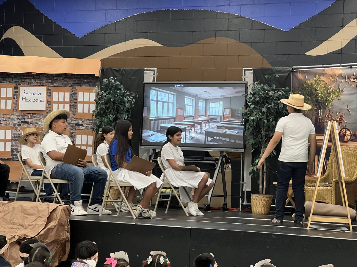 EPISDLibraries's tweet photo. Spent the afternoon celebrating the life and legacy of Olives Aoy @aoy_elementary Ms.Sanchez and the 5th graders did a fantastic job! @ELPASO_ISD https://t.co/2DXsI8JlnW
