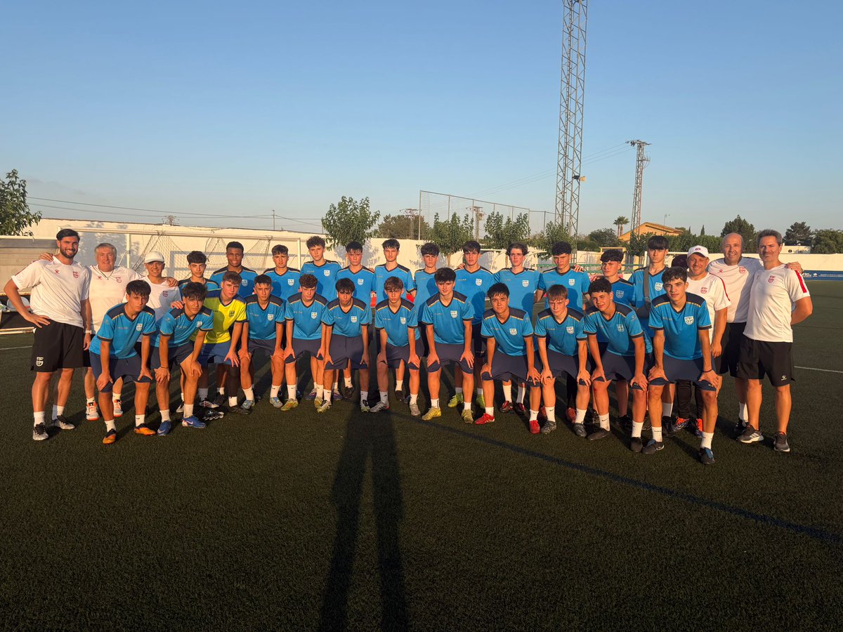 ffrm_se's tweet photo. 💪⚽ | Entrenamiento de la FFRM Sub-14 femenina (📍 Corvera) y Sub-16 masculina (📍 Santomera).

#VamosFFRM 🫂 https://t.co/peY3fDXA2f