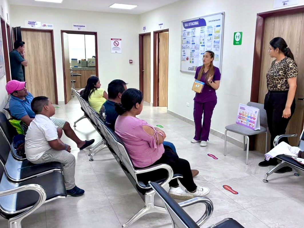 saludazuay_'s tweet photo. #ElNuevoEcuador | En el Centro de Salud La Asunción, en #Girón, @saludazuay_ brinda charlas al Grupo de Apoyo a la Lactancia Materna sobre: la importancia y beneficios de la leche materna hasta los 6 meses de edad 🤱, extracción, almacenamiento y  técnicas de un correcto agarre. https://t.co/F973QhHGCc