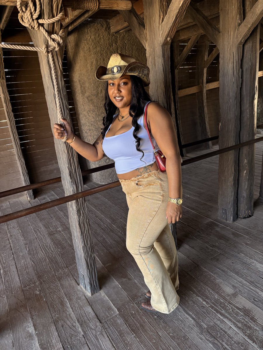 BeltonShaleah's tweet photo. Let me see that thonnnggg 🤭
#columbiasc 
#cowgirl 
#clubtail 
#safari https://t.co/n3Hp0l2JkT