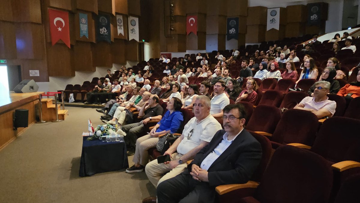 f5li's tweet photo. Türk Ocakları Bursa Şubesi’nin tertiplediği; Uludağ Üniversitesi Mete Cengiz Kültür Merkezinde ifa edilen Prof. Dr. Ahmet Taşağıl’ın “Kimlik, Devlet Ve Kültürün İzinde Kadim Türk Dünyası” konulu konferansını dinledik.
Daha çok Prof. Necati Demir’den dinleyip, okuyup kavradığımız Türk tarihinin bu dönemine ilişkin; tamamlayıcı tespit ve görüşlerden istifade ettik.+