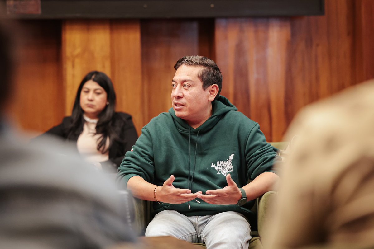 CarlosAmayaR's tweet photo. Hoy realizamos una nueva mesa técnica con la @UNALOficial, la @UPTCoficial y delegados del @mincultura, para revisar los avances en la viabilidad del proyecto de estudios y diseños para el mejoramiento del Sitio Histórico de la Batalla de Boyacá.

Juntos estamos trazando la hoja de ruta que nos permitirá avanzar en las alternativas de solución ante las observaciones realizadas por el Ministerio sobre este importante proyecto. 

Acordamos realizar dos mesas técnicas el próximo viernes, una en la mañana para bienes muebles y la otra en la tarde para revisar bienes inmuebles. 

En este espacio la Universidad Nacional, entidad encargada de ejecutar los estudios y diseños, presentará los proyectos ante el Ministerio, para recibir las observaciones correspondientes y plantear las soluciones técnicas necesarias.

Seguimos trabajando para que el Puente de Boyacá fortalezca su valor histórico, cultural y turístico, consolidándose como un destino emblemático para Colombia y el mundo 💚🌎.