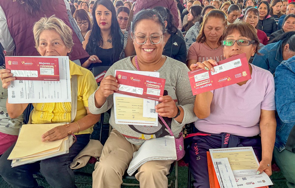 isaacsolar's tweet photo. Con el objetivo de fortalecer la economía de las mujeres jefas de familia en la región, el Gobierno del Estado de México encabezada por nuestra Gobernadora, la Maestra Delfina Gómez Álvarez, realizó la entrega de 5,000 tarjetas del programa Mujeres con Bienestar en #Naucalpan.💜 https://t.co/LClJhNttZb