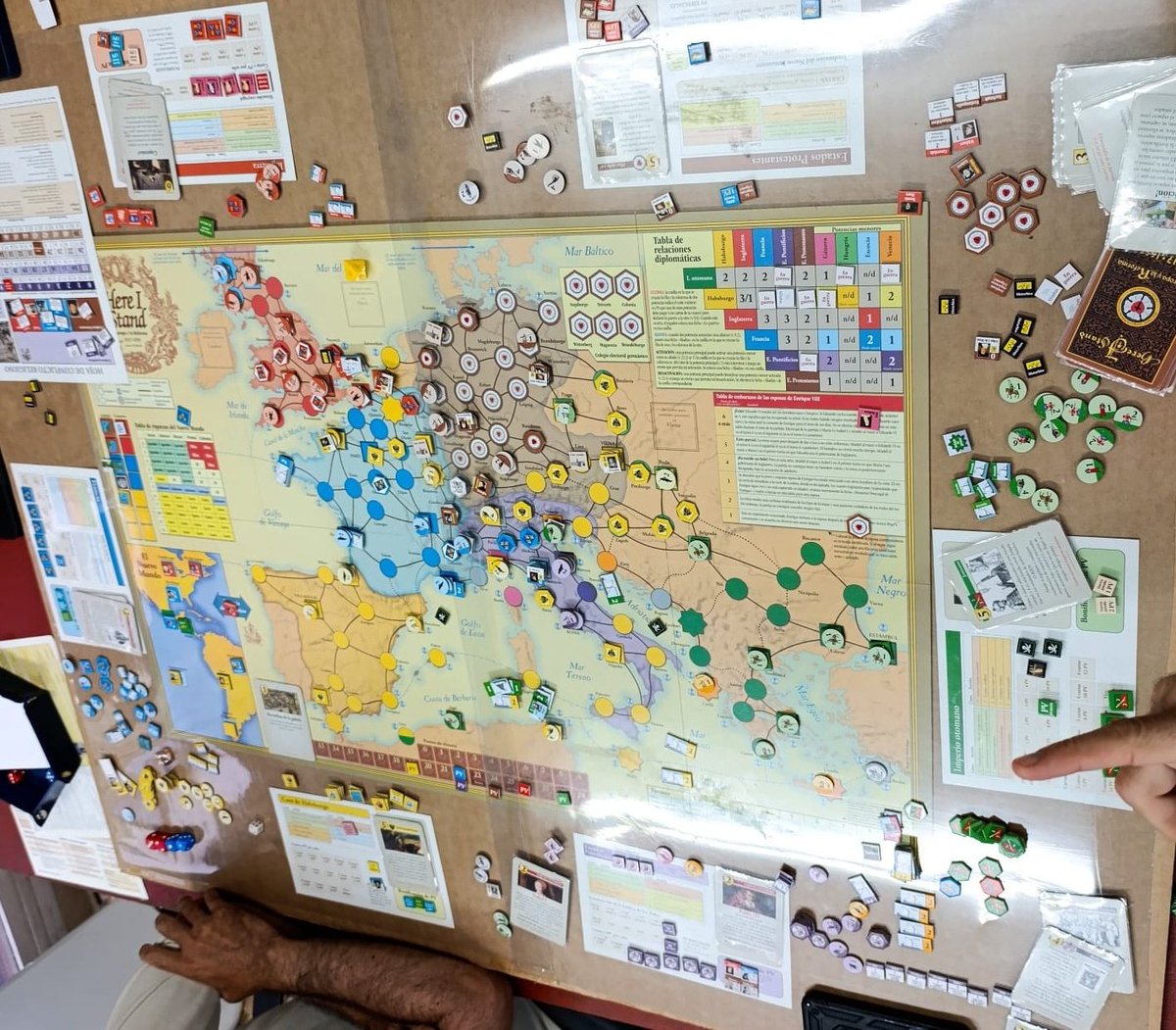 MiS_wargameclub's tweet photo. Always a great gaming experience!!! This time we saw a lot of piracy, burnt debaters and a final Treachery! Play.
#HereIStand
@gmtgames
@EdBeach23
@DevirIberia https://t.co/HBSD8Z1yGN