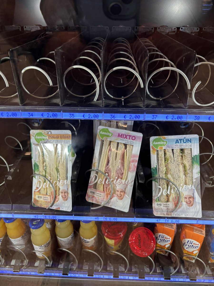 uniontomate's tweet photo. Chamartín está de moda @oscar_puente_ sándwich a 6€ y todo cerrado gracias https://t.co/WKfjoUO4ku