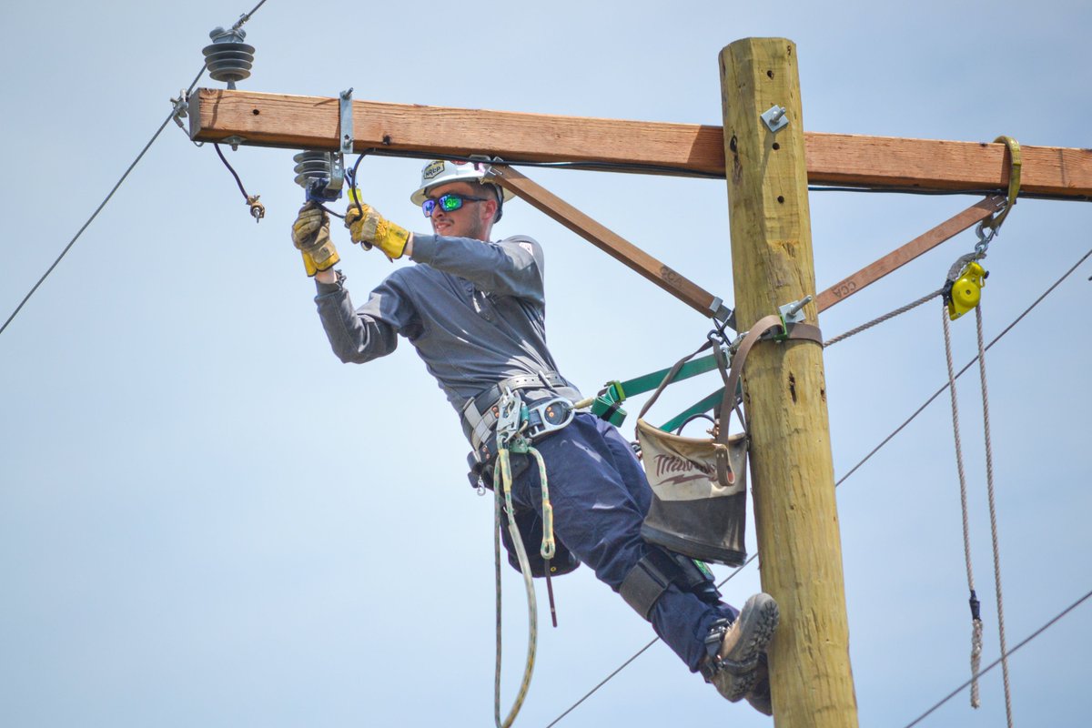 New_River_LP's tweet photo. ⚡ Training. Safety. Teamwork. ⚡️

NRLP apprentice lineworker Finley Hodges recently competed in the NCAMES Lineman's Rodeo alongside lineworkers from across North Carolina.

See more photos from the event:
📸 https://t.co/7pJipvp9BC

#KnowledgeIsPower https://t.co/X0wrV7DLzB