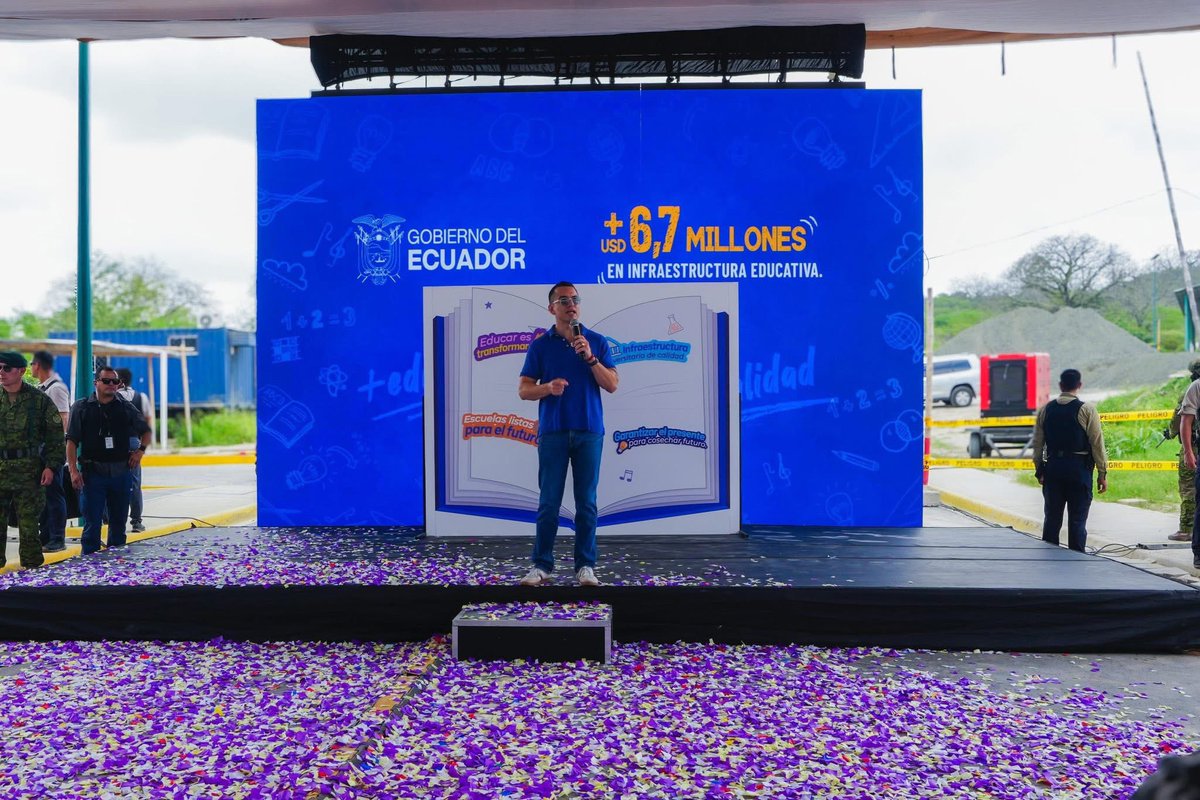 santiagoquirof's tweet photo. Vivimos un día significativo para la @UTMManabi y para la educación de nuestra provincia.

Junto al presidente de la República, @DanielNoboaOk; la ministra de @Educacion_Ec, @GildaAlcivarOk; y la @GoberManabi, @avalleec, realizamos un recorrido en nuestra Facultad de Ciencias Básicas, constatando los avances que seguimos impulsando para fortalecer la formación académica, la investigación y el bienestar de nuestra comunidad universitaria.

La inauguración del edificio de la Facultad de Ciencias Básicas, la Dirección de Bienestar Universitario y el nuevo eje vial interno, representa una inversión estratégica en oportunidades para nuestros estudiantes y en el desarrollo de Manabí.

Agradezco al Gobierno Nacional por su respaldo a la educación superior y a toda la comunidad UTM que, con esfuerzo y compromiso, continúa haciendo posible la transformación de nuestra institución.