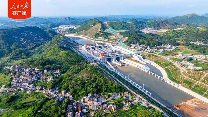 PDChinaHK's tweet photo. The 134.2-km Pinglu Canal in S China's Guangxi, the country's first major canal linking inland waterways with sea and a key project on the New International Land-Sea Trade Corridor, on Wed entered the water-testing phase, a step closer to its full navigation scheduled for Sept. https://t.co/0ZvIwEHwM3