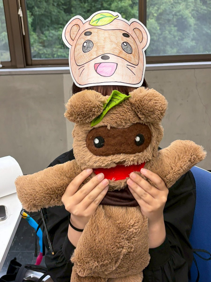 fusennori's tweet photo. 今週の活動は、公演に向け色々
わちゃわちゃ制作いたしました👍
たぬきのお面や柿の木など……
絵柄にそれぞれ個性があって、いろんなタイプの木やたぬきができました😎

おもしろかわいい人形劇になりそうです！
 #立命館大学 
 #人形劇団 https://t.co/CGlDYjgXi0