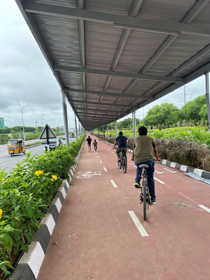 NPKLOpenForum's tweet photo. Look at the cycling infrastructure in Hyderabad! 
 The dedicated solar-roof cycling track is an incredible example of sustainable, forward-thinking urban planning. Segregated, safe, and smart. This is exactly the kind of modern design our growing layouts and major arterial roads need!
@DKShivakumar @ShobhaBJP @nimmasuresh @STSomashekarMLA
@Captain_Mani72 @mlanaharis