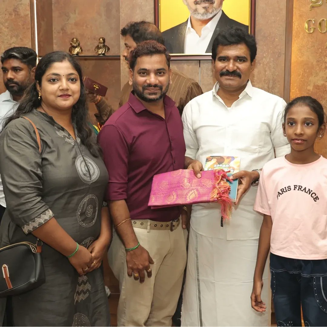 DrSuriya_'s tweet photo. இப்ப தெரியுதா பாலிமர் காரணுங்க விஜய் போற இடம் எல்லாம் போறானுங்கனு...

எல்லாம் பொட்டி தான்..

நடுநிலையாவது மயிராவது.. @polimernews https://t.co/ofw8PbIw4g