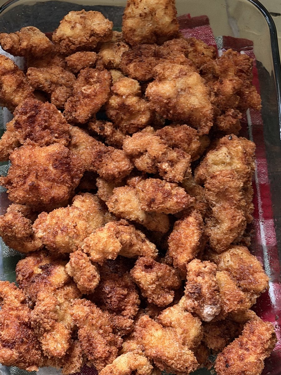 AmStonecraft's tweet photo. Home Economics: Homemade fried chicken cooked in beef tallow. Not shown: orange ginger dipping sauce. The big secret is that I started using a small silver spoon to peel the ginger. Much success! https://t.co/5pQbD2XSMx