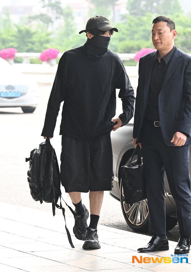 97Jungukk's tweet photo. ✈️ https://t.co/9E84beco54