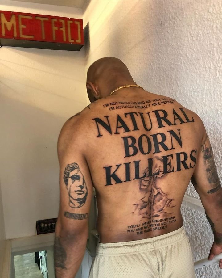 Mvyuzi's tweet photo. Vou fazer uma tattoo dessas com a frase “La haine sans organisation est une révolte vaine” aaaaaaa e vou desenhar um carro capotado pegando fogo https://t.co/kfsxPM3MDq