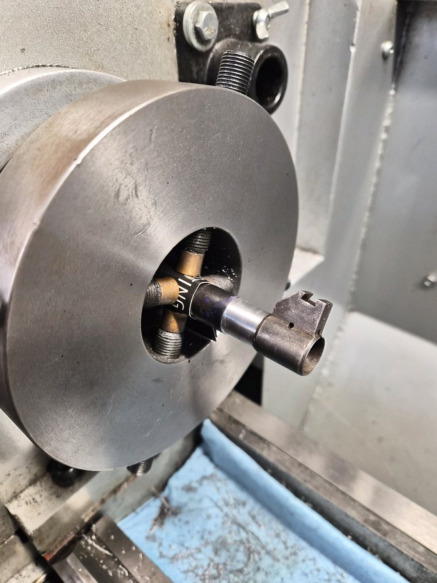 QRSmithing06's tweet photo. First lathe project at new place! ....and its just turning a barrel a bit down to fit a front sight. I need barrels to thread damn it! https://t.co/KxWlJ5OwLD