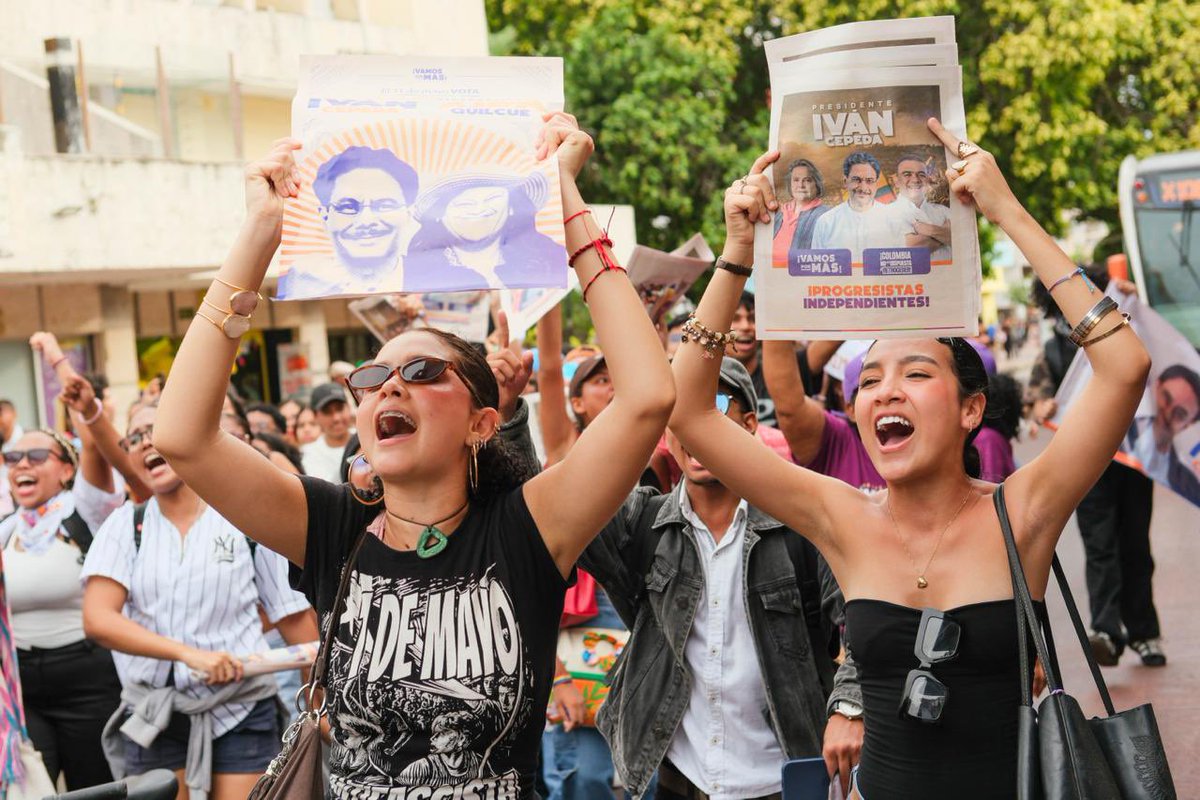 progresitasbol's tweet photo. 📍 #Cartagena Más postales de la tremenda movilización de hoy, las calles se llenaron de dignidad con las juventudes y trabajadores respaldando el proyecto de la vida. 

No hay duda: este territorio ya eligió a @IvanCepedaCast como nuestro próximo presidente https://t.co/yYrmiq56kK