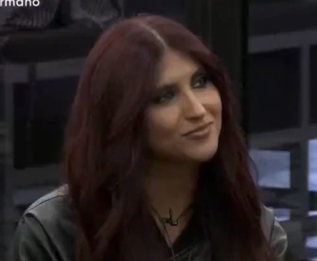 gh_trivia's tweet photo. ¿De qué lado estás?

🔁 TITI

❤️ MARIELA

#GranHermano https://t.co/z6qKYIHtBM