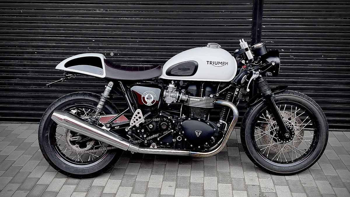 ThruxtonACE's tweet photo. 4月で検切れしていたスラクストン。
どうにか時間を作ってやっと通しに行けた。

車検毎に純正戻しなんて面倒な事をしなくて済むから楽だね。 https://t.co/O6G6KB4MLO