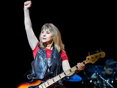 77MASH's tweet photo. Happy Birthday #SuziQuatro ! https://t.co/89iwBxrhW6