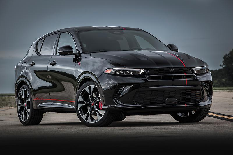 Motor1com's tweet photo. Okay, so Stellantis promises that its upcoming new cars won't all be rebadges. Allegedly. 

https://t.co/Rzei3riug1 https://t.co/wzLz0aYzvi