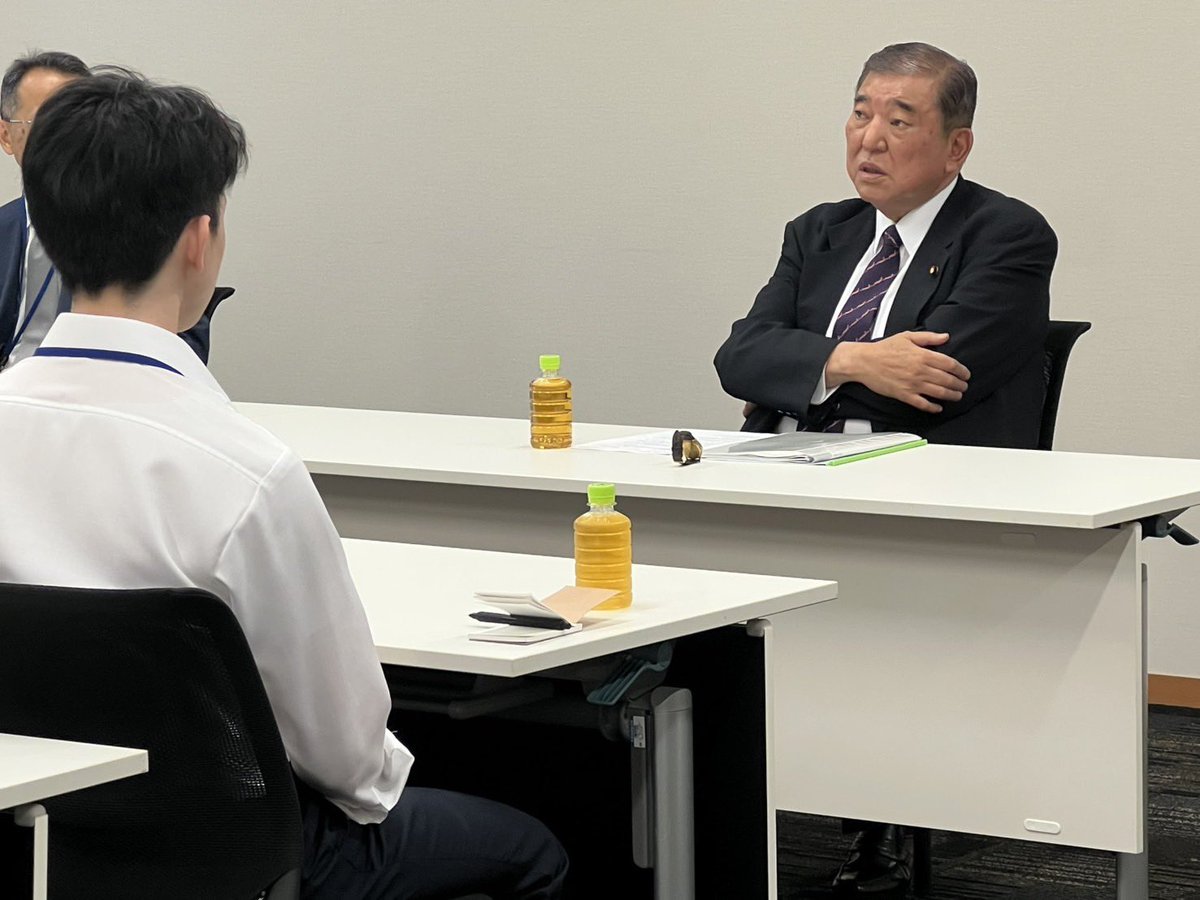 shigeruishiba's tweet photo. 明治大学政治経済学部　西川伸一ゼミのみなさまと意見交換。わざわざお越しいただき、ありがとうございました。 https://t.co/HPDG3TQc6h