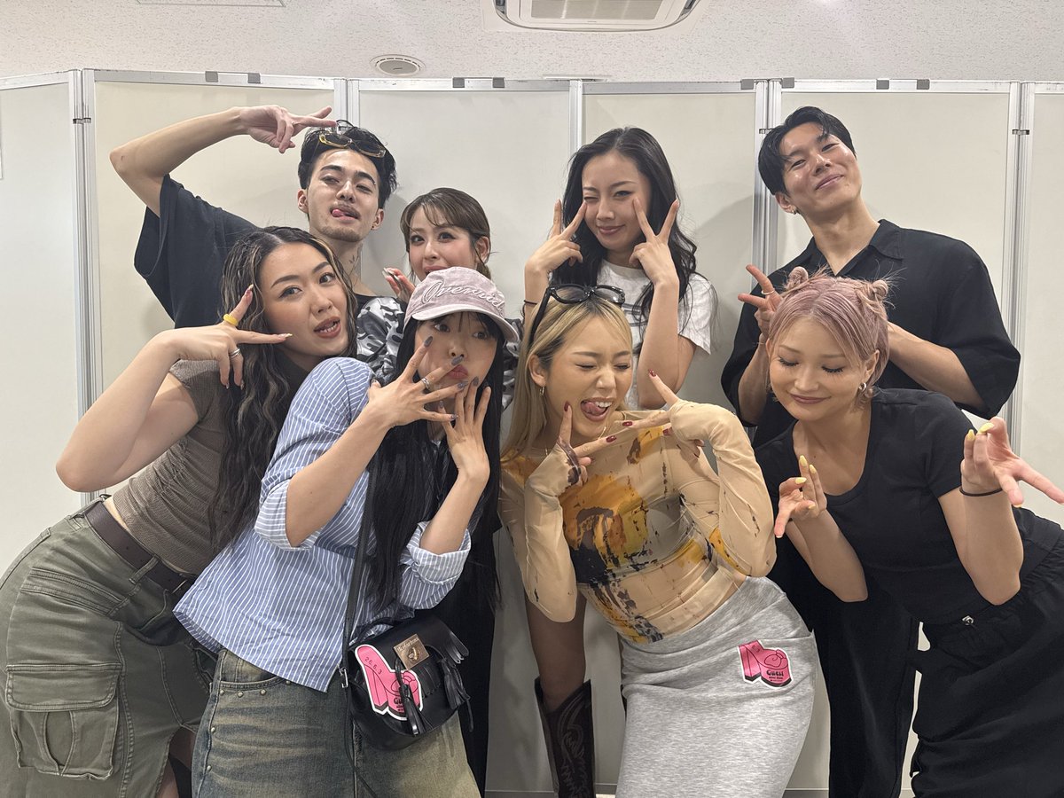 kaho_ikeuchi's tweet photo. HEART BEAT初日の大宮公演を昨日無事迎える事ができ、本日は2日目🌺💖
ホールという事もあって奥の席まで鮮明にお客さんの顔が見えて、西野家の皆さんのカナさんを見つめる嬉しそうな表情や涙ぐむ表情、声援、全て心打たれてます🍀
引き続き姫様のサポート全力で頑張らせて頂きます🔥❤️ https://t.co/QpfjNLXxle