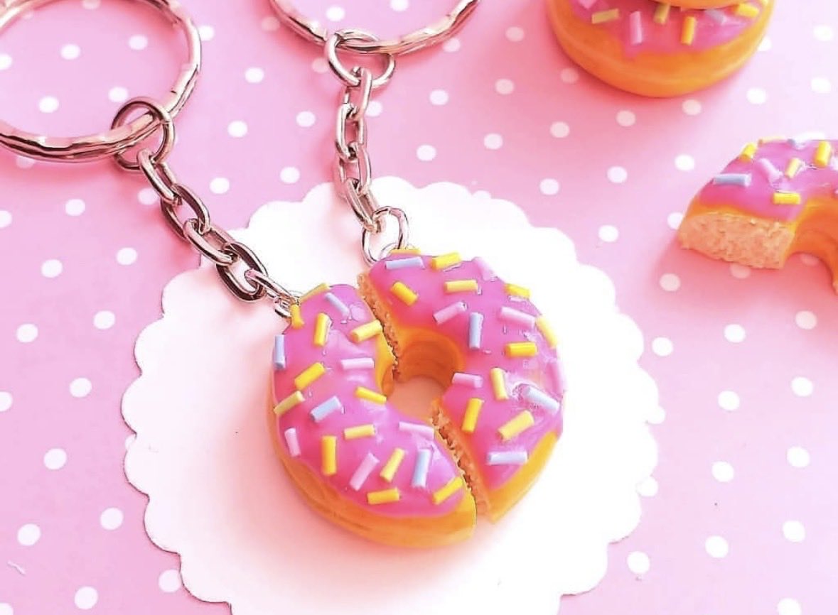 bananyakittn's tweet photo. wish i had  bff 😢🍩 https://t.co/kOze0fmQNQ