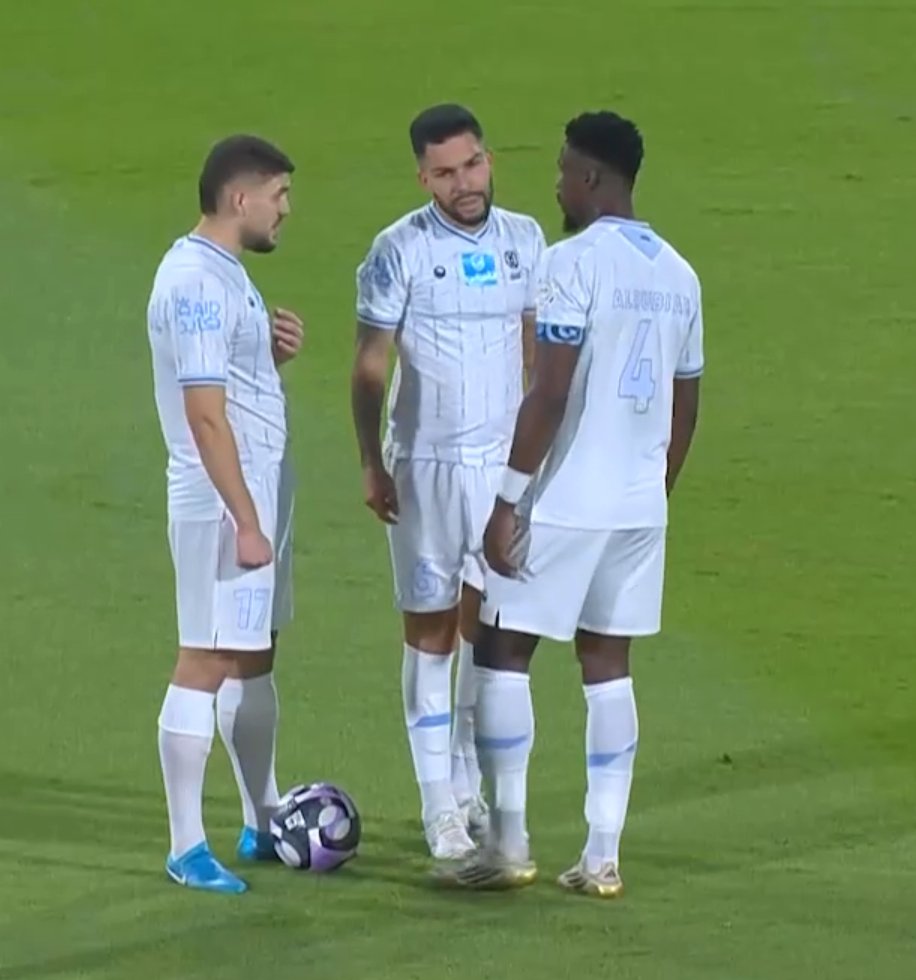 MAF0910's tweet photo. I've never understand the thought behind this kind of jersey numbering like

🧒:"Hey we have white jersey"
👨‍🦲:"Yeah, we do"
🧒:"What would be the color of the number on the back?"
👨‍🦲:"Let's choose blue"
🧒:"Yeah, so it's looks invisible"
👨‍🦲:"Exactly" https://t.co/yKmgNbZ3xa