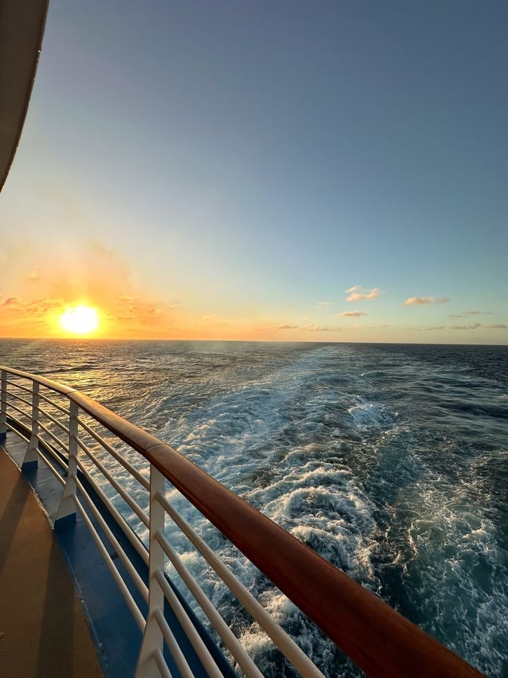 LiliOnen's tweet photo. A Day in the Life on a Cruise Ship🛳️
- Interactive Thread

#interactivethread #interactivepoll #cruiseship https://t.co/bRqZpF9qMq