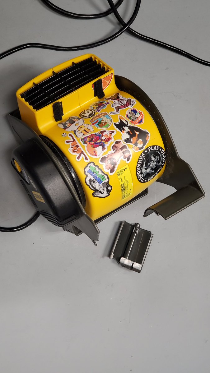 AdelButton's tweet photo. Well that really sucks 😿 
After 23 years of service and brought all over the country, my blower fan worked its way off the table and exploded. Going to mend it and hope for the best. https://t.co/LnPvSLdZpO