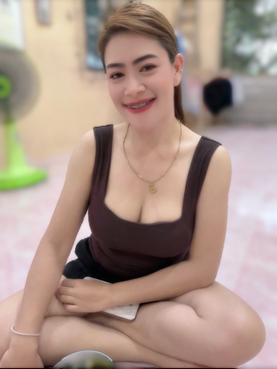chochode32's tweet photo. ชีวิตก็เหมือนก้อนเมฆ
ปล่อยให้ไหลไปตาม
จังหวะของลมบ้างก็ได้ 
เราไม่จำเป็นต้องควบคุมทุกสิ่ง
การปล่อยให้บางเรื่องไหลไปเอง 
    คือการให้หัวใจได้พัก
ความงามของชีวิตอยู่ที่การเคลื่อนไหว
    ไม่ใช่การหยุดนิ่ง 
เหมือนเป็นการเต��อนใจว่า 
บางครั้งการไม่ฝืน
ก็เป็นการดูแลใจตัวเองที่ดีที่สุด https://t.co/ayOdC8bKE2