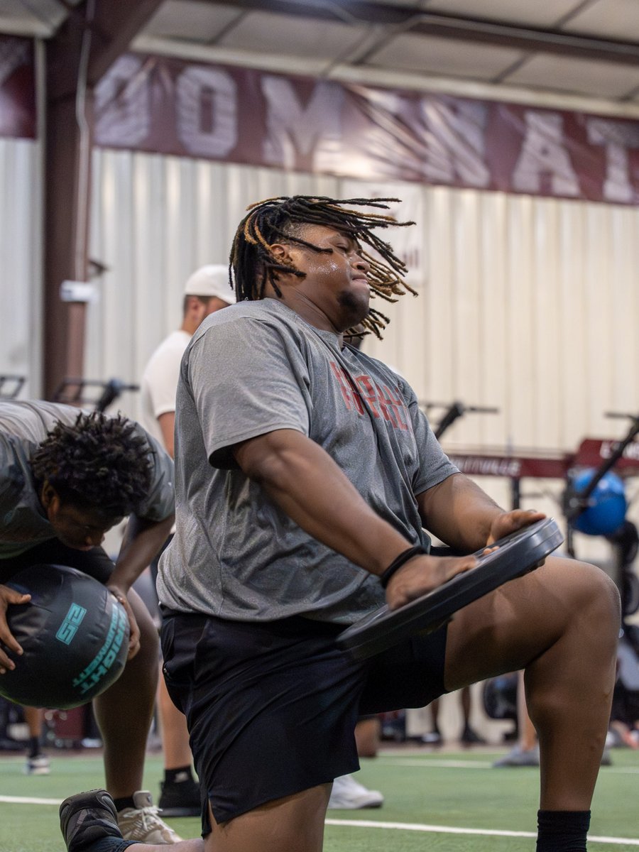 PrattvilleFB's tweet photo. Back to work! 
#GoLions 🦁
📸 @noshotdez https://t.co/RUXBAcnqlY