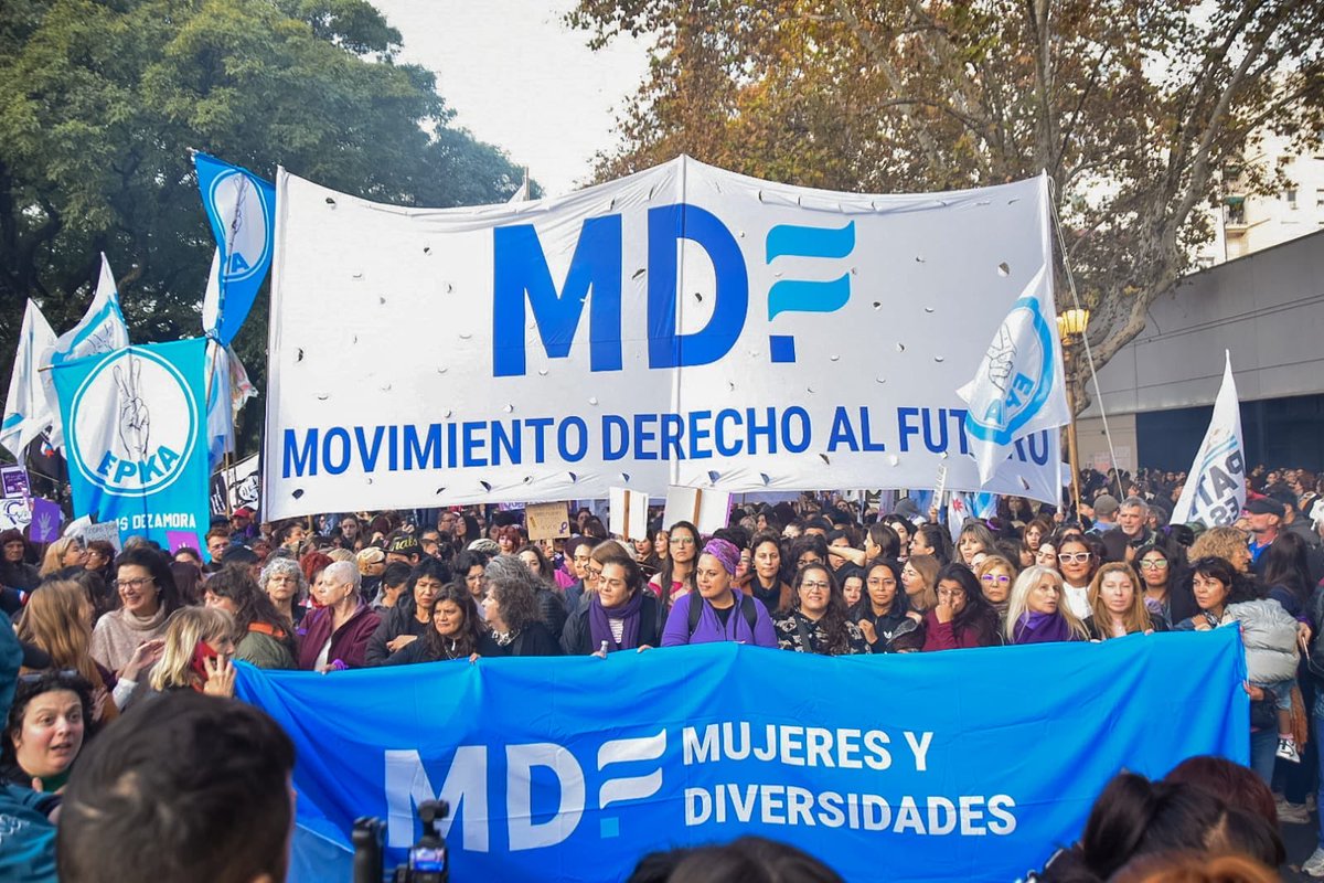 fplealtad's tweet photo. A 11 años del primer #NiUnaMenos seguimos en las calles contra la violencia machista que nos sigue arrebatando vidas. Ni el ajuste, ni el odio, ni la crueldad nos va a doblegar, seguiremos luchando para vivir libres de violencias.

#NiUnaMenos #3J
@MOVIMIENTODAF 
@patriaeselotrok https://t.co/lI2ycsCaip