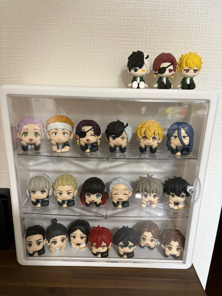 mick_0125's tweet photo. フォロワーさんがやってたの見てすぐディスプレイ買ったのに全然手付けてなくてやっと全開封、設置完了した。
あー可愛いー箱買いしてよかったー😭 https://t.co/g4A4gjvu58