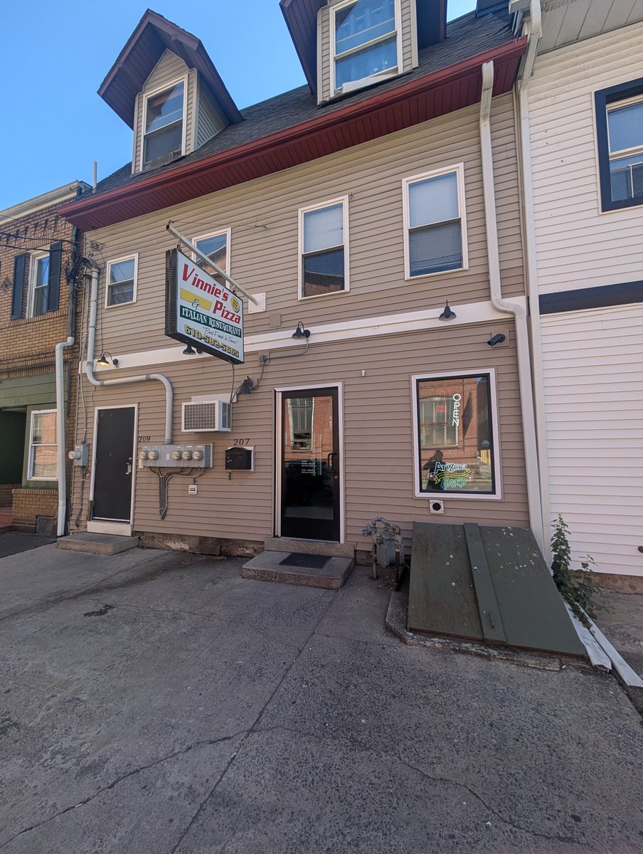 MarcoM_Shift4's tweet photo. VINNIES PIZZA in Birdsboro, PA has joined the @Shift4 family. The staff have never used a point of sale before but are fallung in love with Shift4Dine. They're applauding its ease of use and many features. https://t.co/0txPCpGQZV